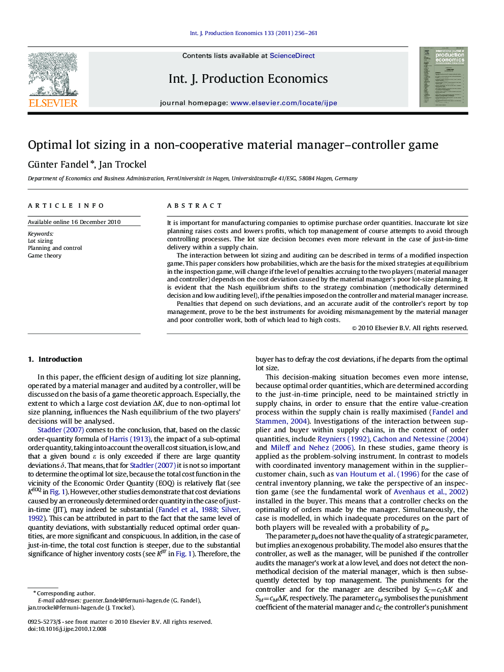 Optimal lot sizing in a non-cooperative material manager-controller game