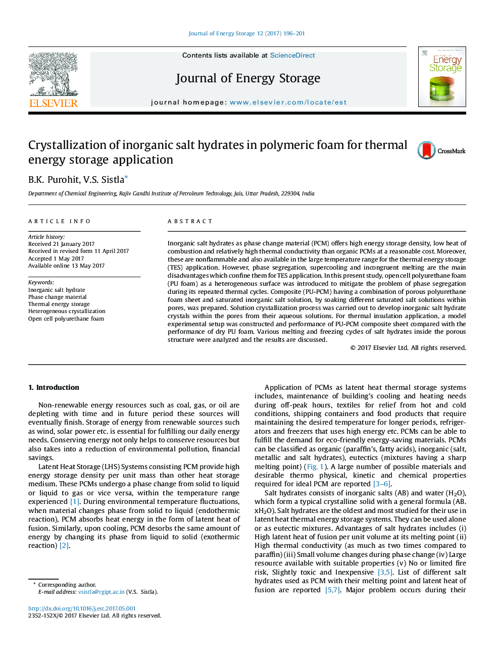 Crystallization of inorganic salt hydrates in polymeric foam for thermal energy storage application