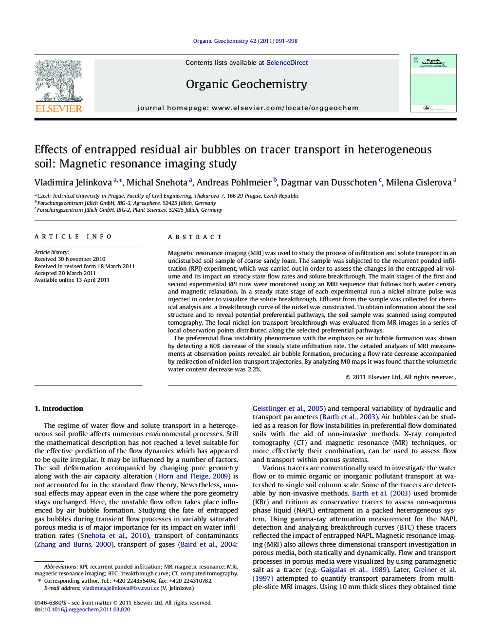 Effects of entrapped residual air bubbles on tracer transport in heterogeneous soil: Magnetic resonance imaging study