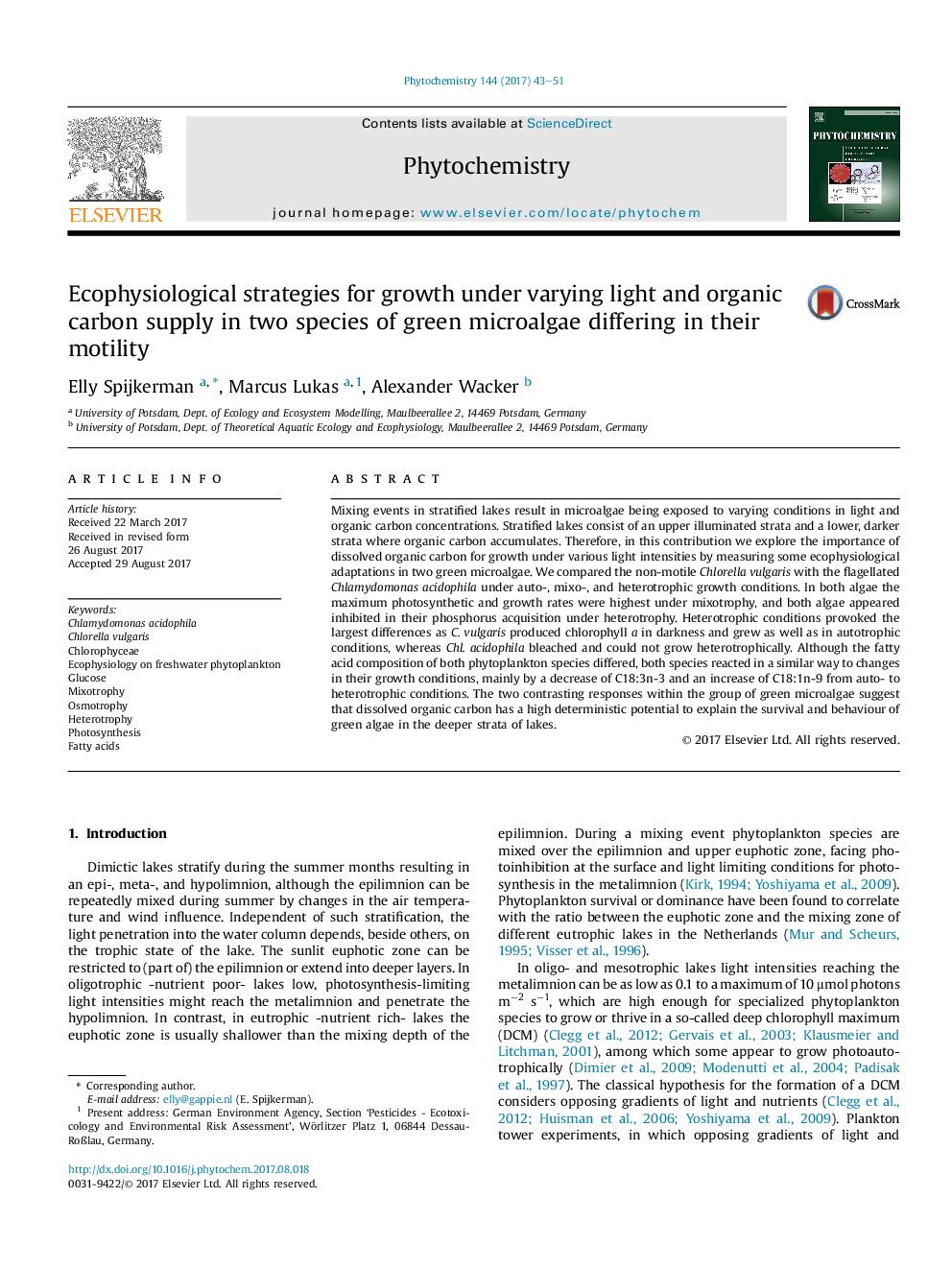 Ecophysiological strategies for growth under varying light and organic carbon supply in two species of green microalgae differing in their motility