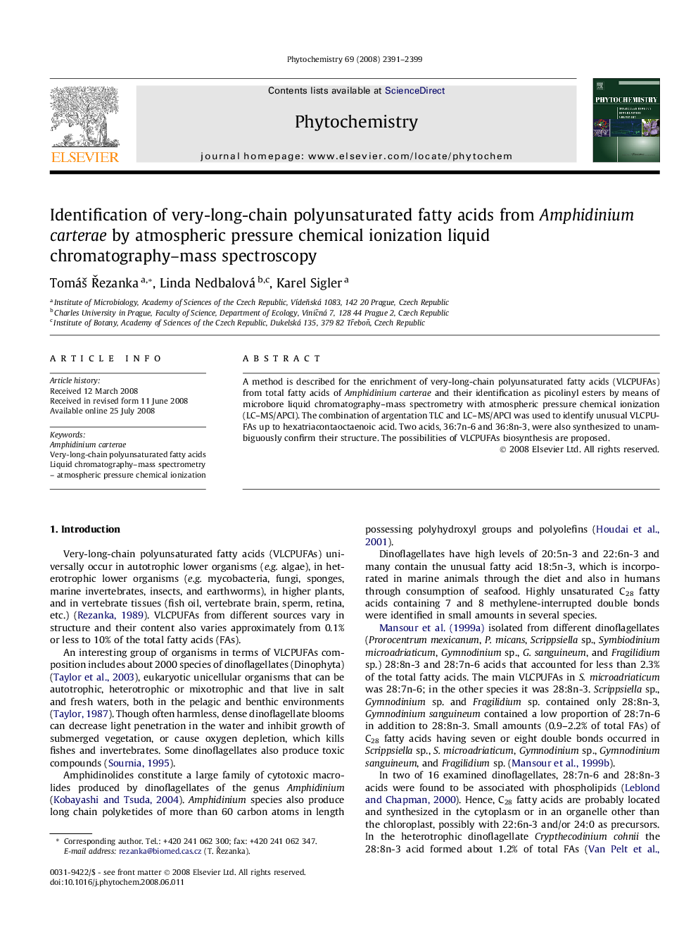 Identification of very-long-chain polyunsaturated fatty acids from Amphidinium carterae by atmospheric pressure chemical ionization liquid chromatography-mass spectroscopy