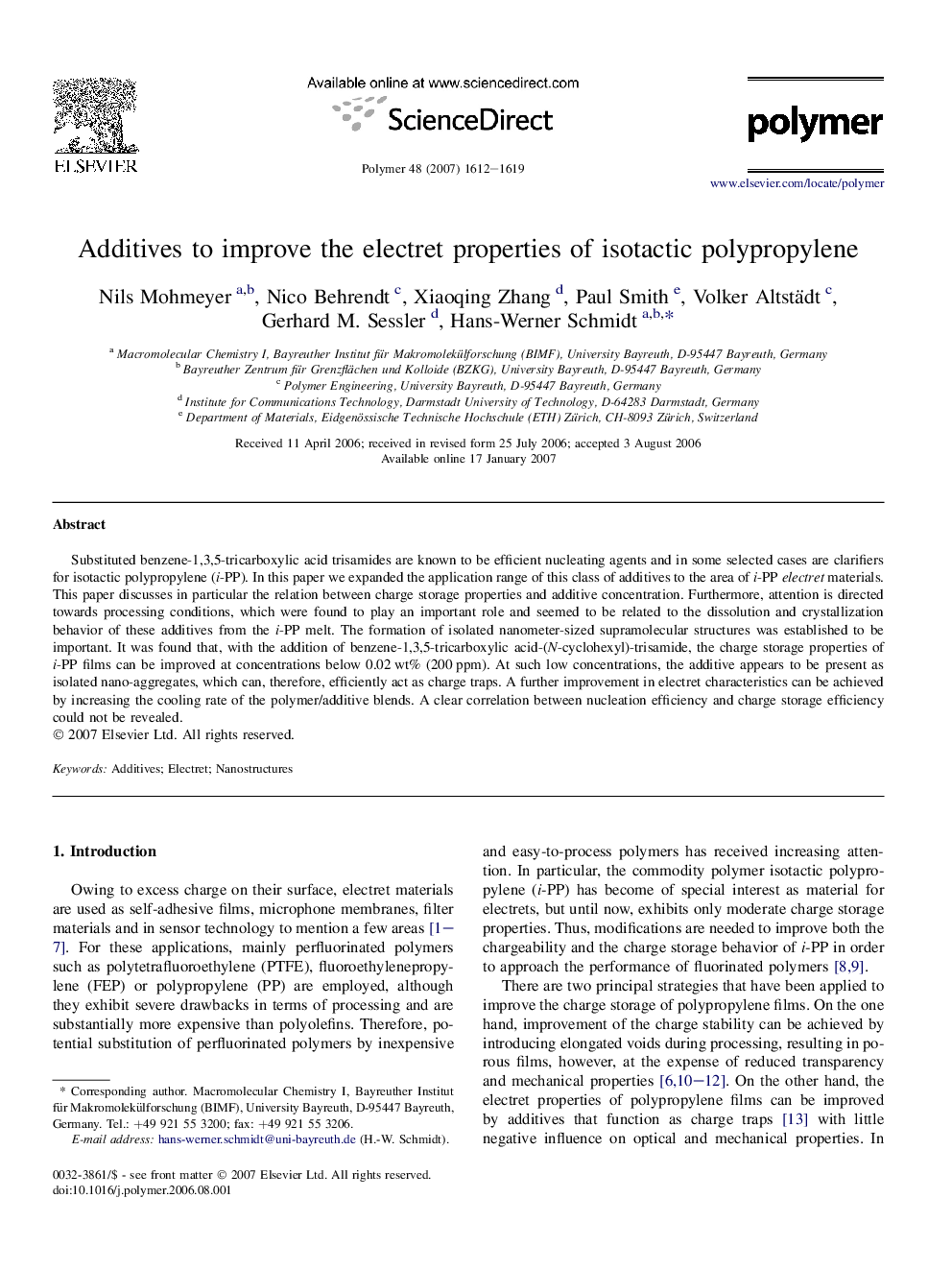 Additives to improve the electret properties of isotactic polypropylene