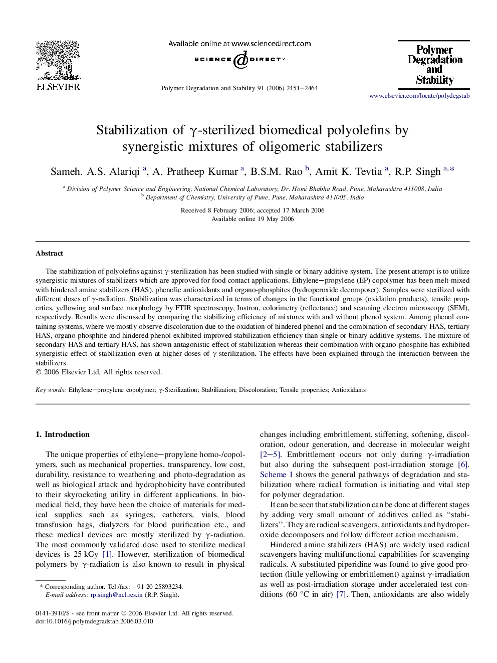 Stabilization of Î³-sterilized biomedical polyolefins by synergistic mixtures of oligomeric stabilizers