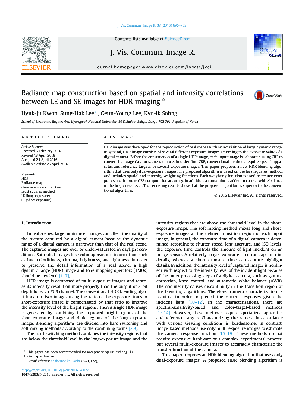 Radiance map construction based on spatial and intensity correlations between LE and SE images for HDR imaging 