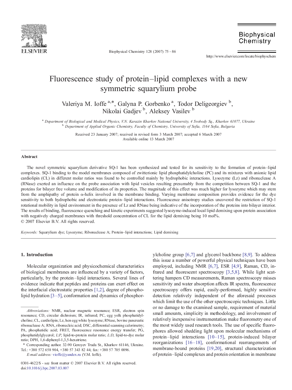 Fluorescence study of protein-lipid complexes with a new symmetric squarylium probe