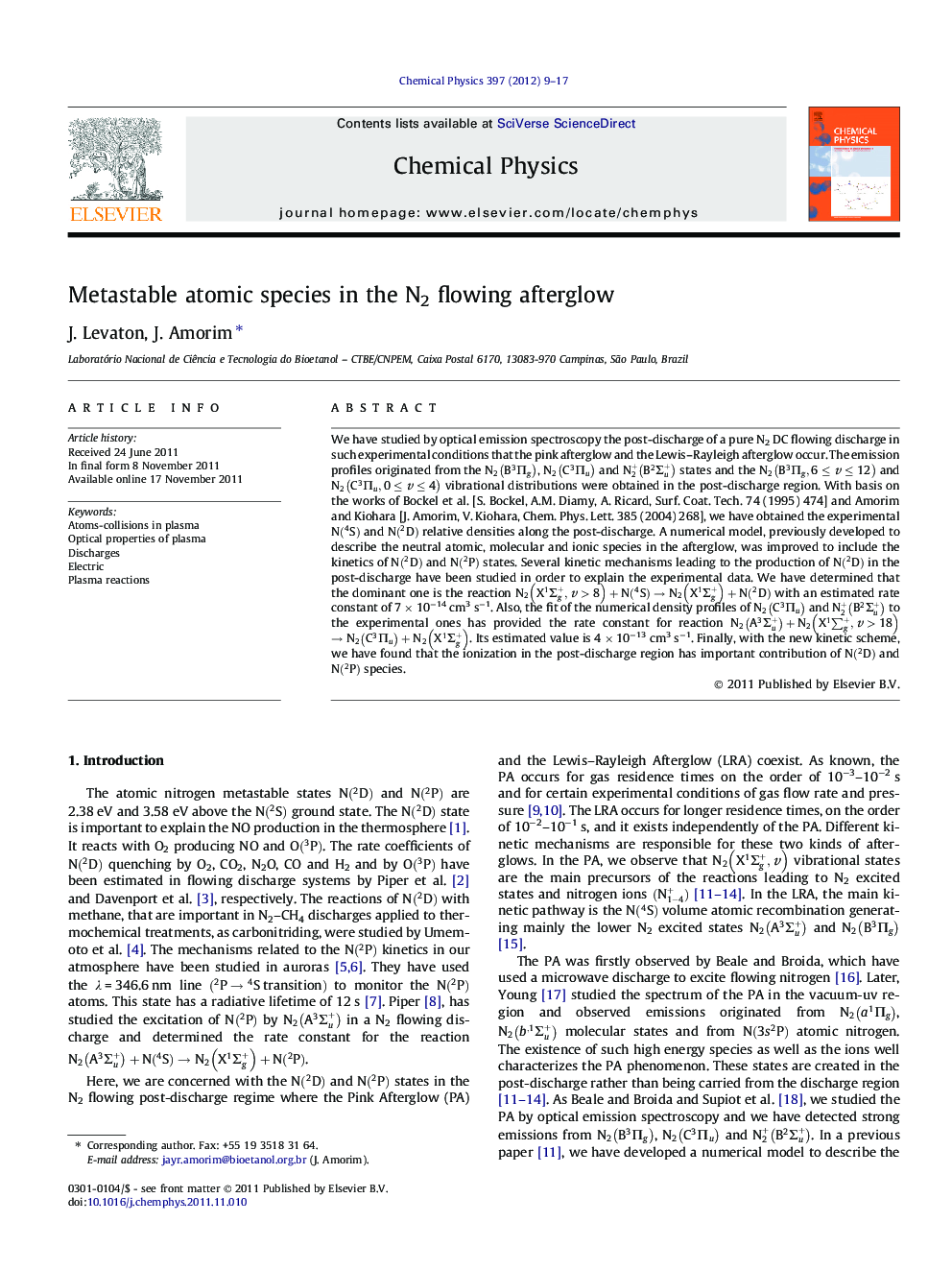 Metastable atomic species in the N2 flowing afterglow