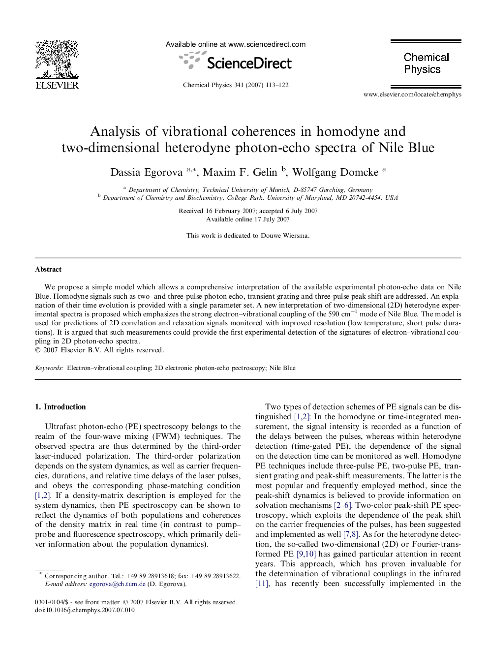 Analysis of vibrational coherences in homodyne and two-dimensional heterodyne photon-echo spectra of Nile Blue