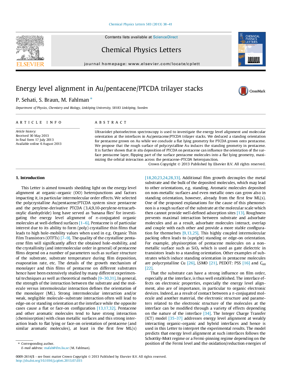 Energy level alignment in Au/pentacene/PTCDA trilayer stacks