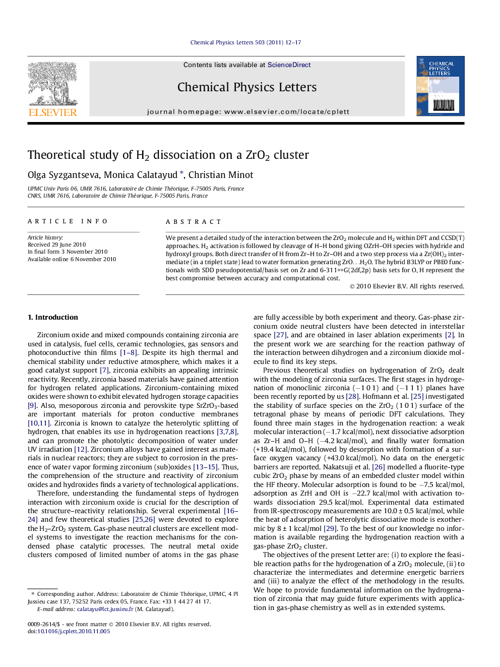Theoretical study of H2 dissociation on a ZrO2 cluster