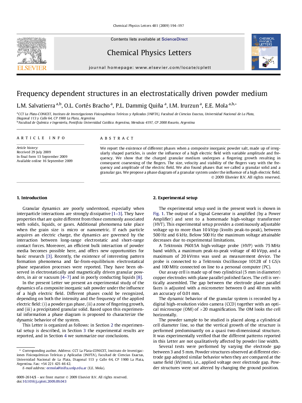 Frequency dependent structures in an electrostatically driven powder medium