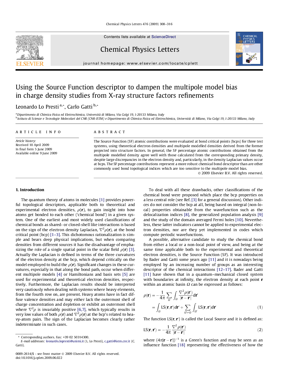 Using the Source Function descriptor to dampen the multipole model bias in charge density studies from X-ray structure factors refinements