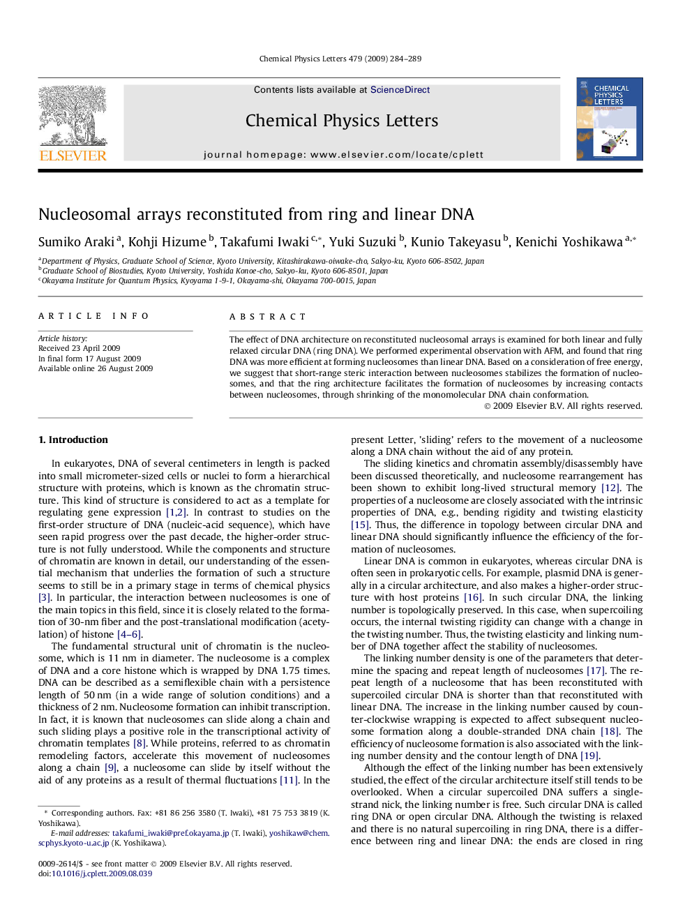 Nucleosomal arrays reconstituted from ring and linear DNA