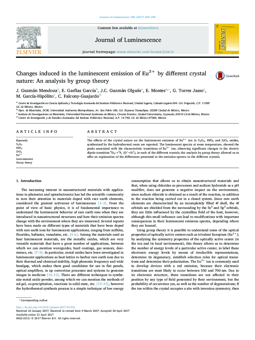 Changes induced in the luminescent emission of Eu3+ by different crystal nature: An analysis by group theory