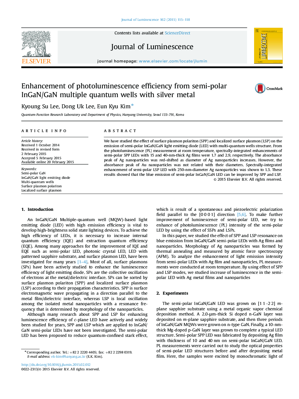 Enhancement of photoluminescence efficiency from semi-polar InGaN/GaN multiple quantum wells with silver metal