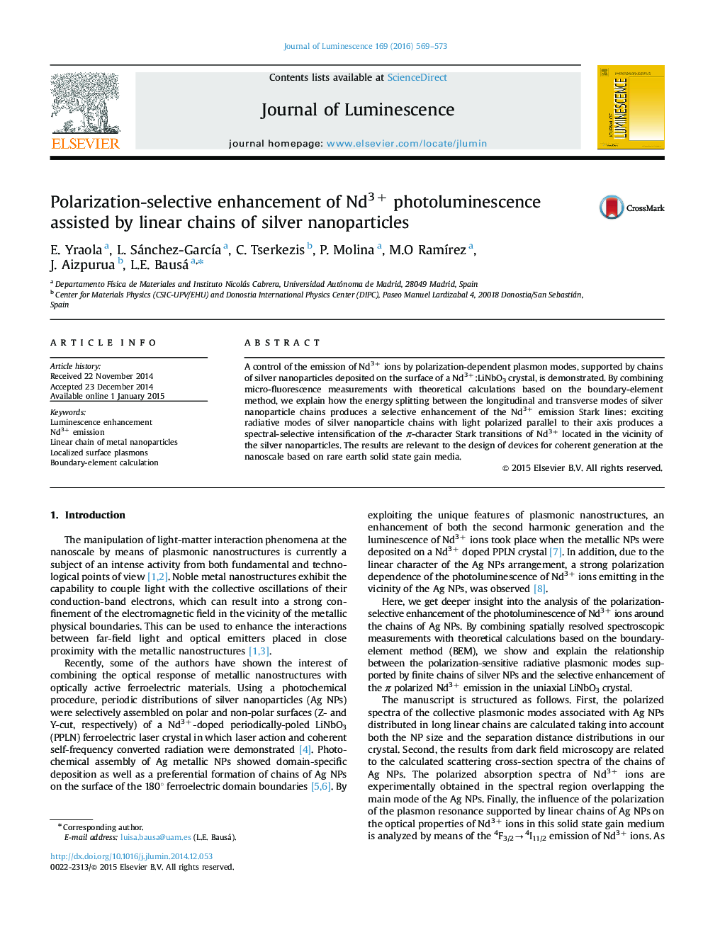 Polarization-selective enhancement of Nd3+ photoluminescence assisted by linear chains of silver nanoparticles