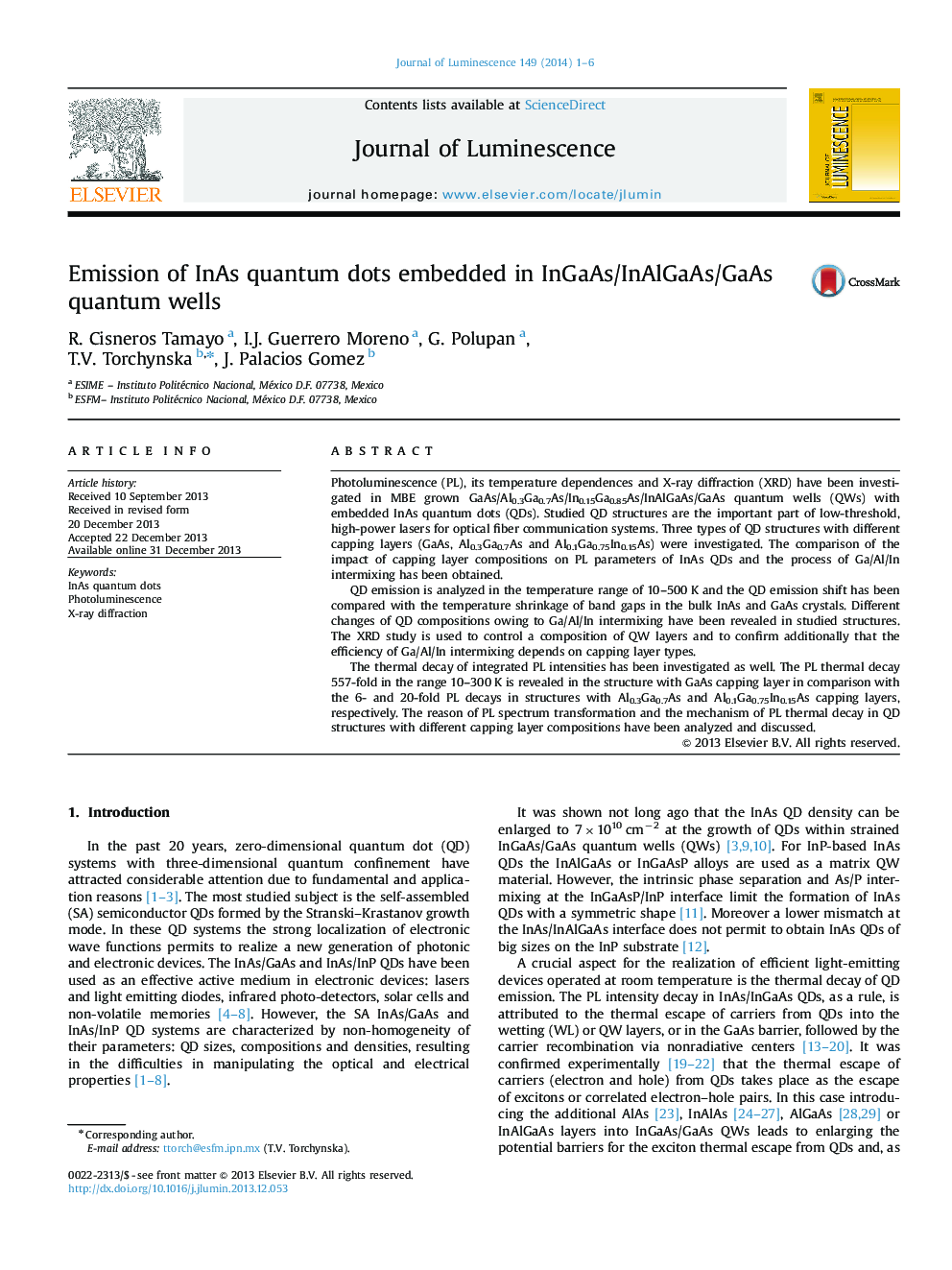 Emission of InAs quantum dots embedded in InGaAs/InAlGaAs/GaAs quantum wells