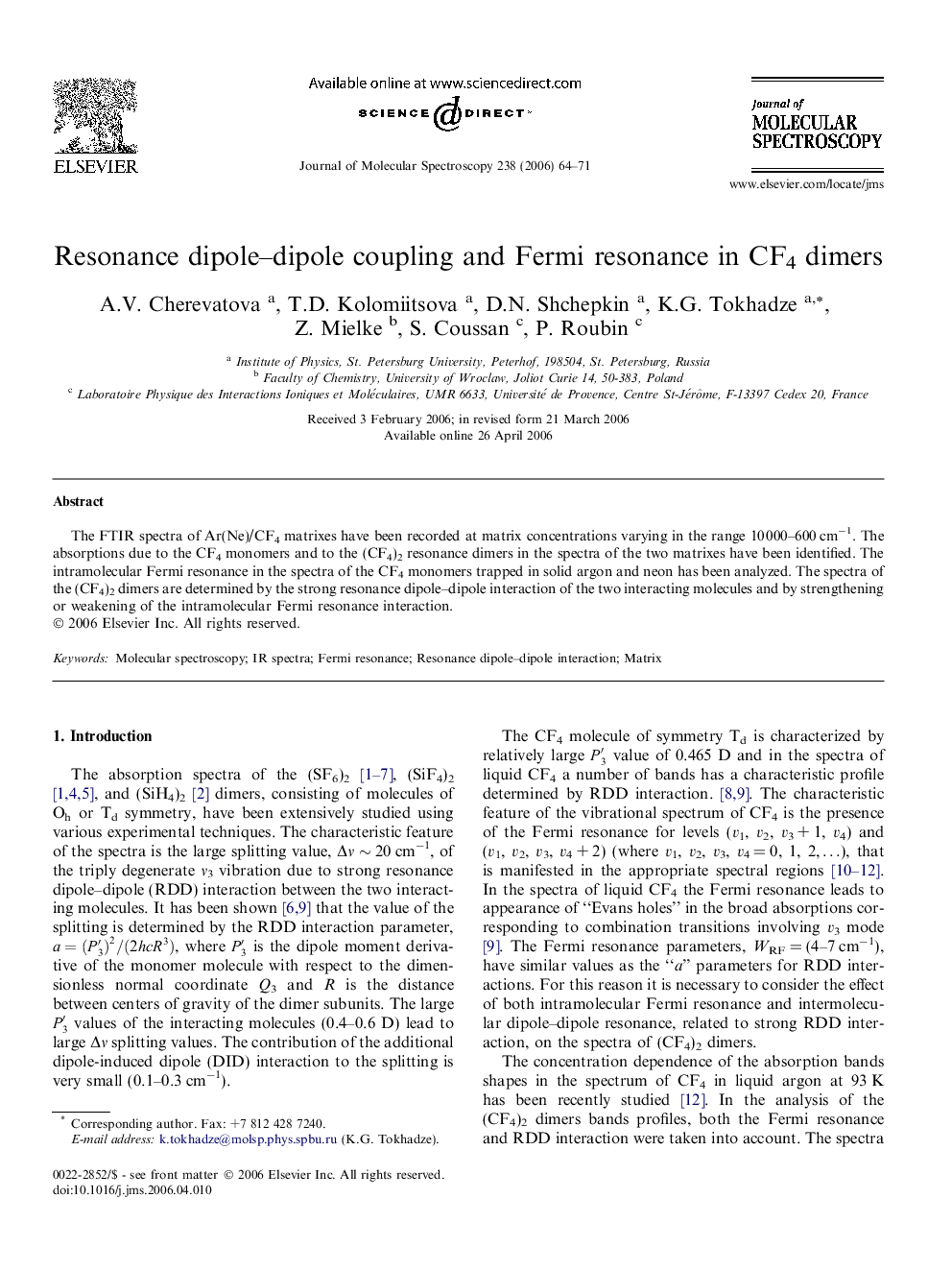 Resonance dipole-dipole coupling and Fermi resonance in CF4 dimers