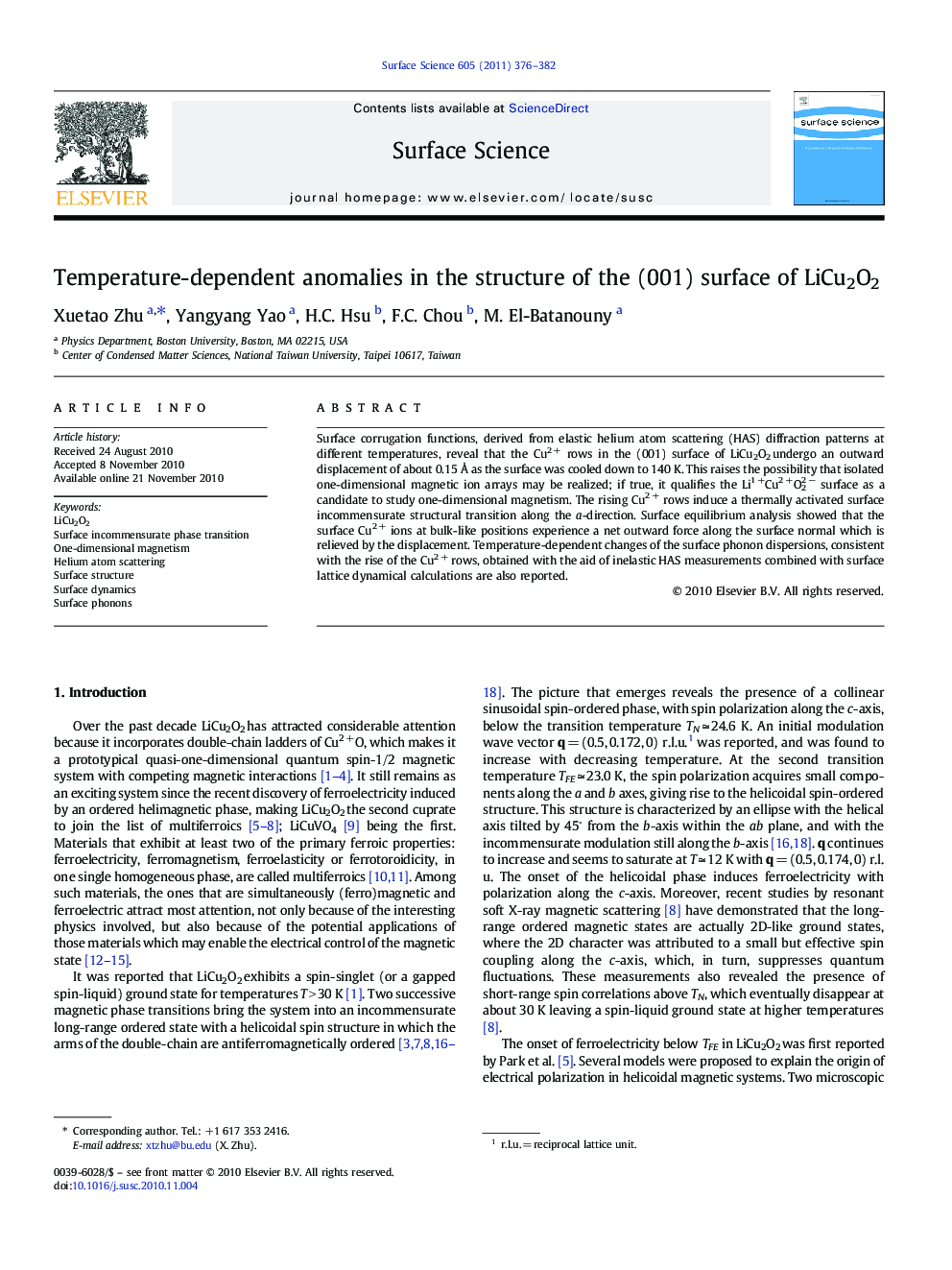 Temperature-dependent anomalies in the structure of the (001) surface of LiCu2O2