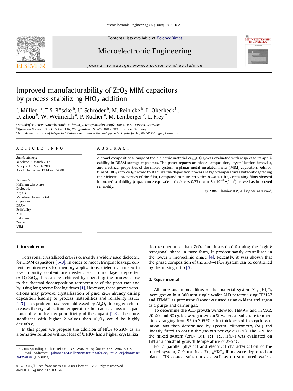 Improved manufacturability of ZrO2 MIM capacitors by process stabilizing HfO2 addition