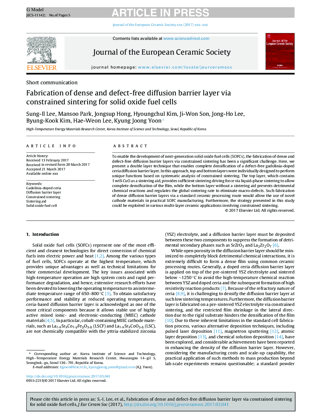 Fabrication of dense and defect-free diffusion barrier layer via constrained sintering for solid oxide fuel cells