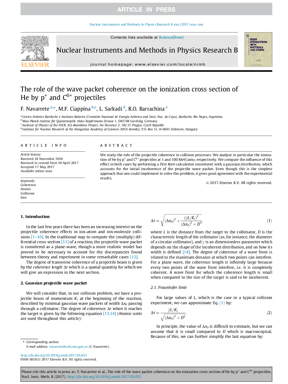 The role of the wave packet coherence on the ionization cross section of He by p+ and C6+ projectiles