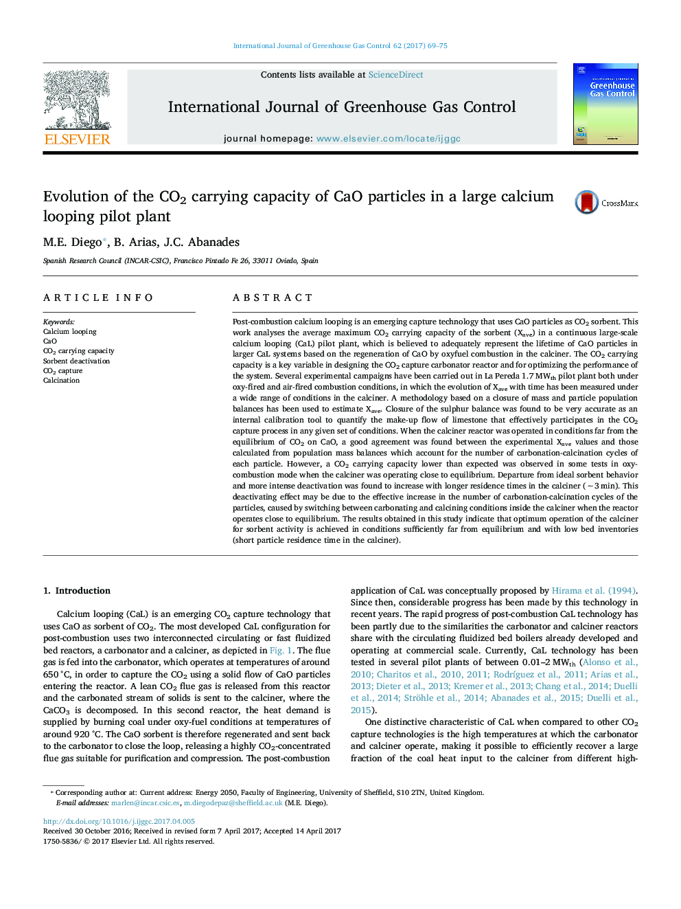 Evolution of the CO2 carrying capacity of CaO particles in a large calcium looping pilot plant