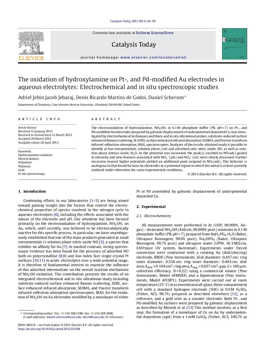 The oxidation of hydroxylamine on Pt-, and Pd-modified Au electrodes in aqueous electrolytes: Electrochemical and in situ spectroscopic studies