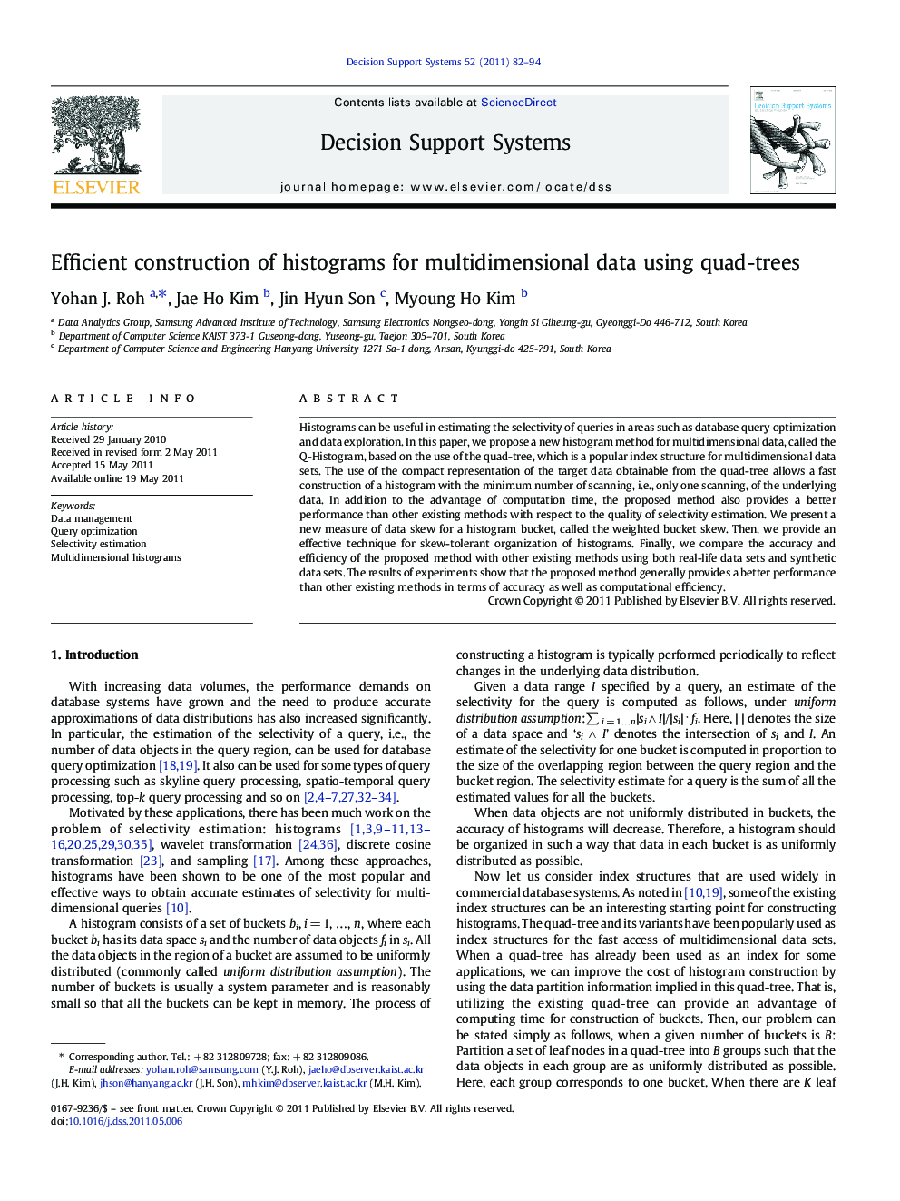 Efficient construction of histograms for multidimensional data using quad-trees