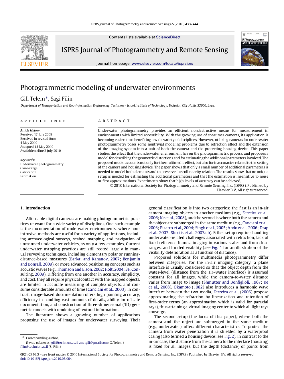 Photogrammetric modeling of underwater environments