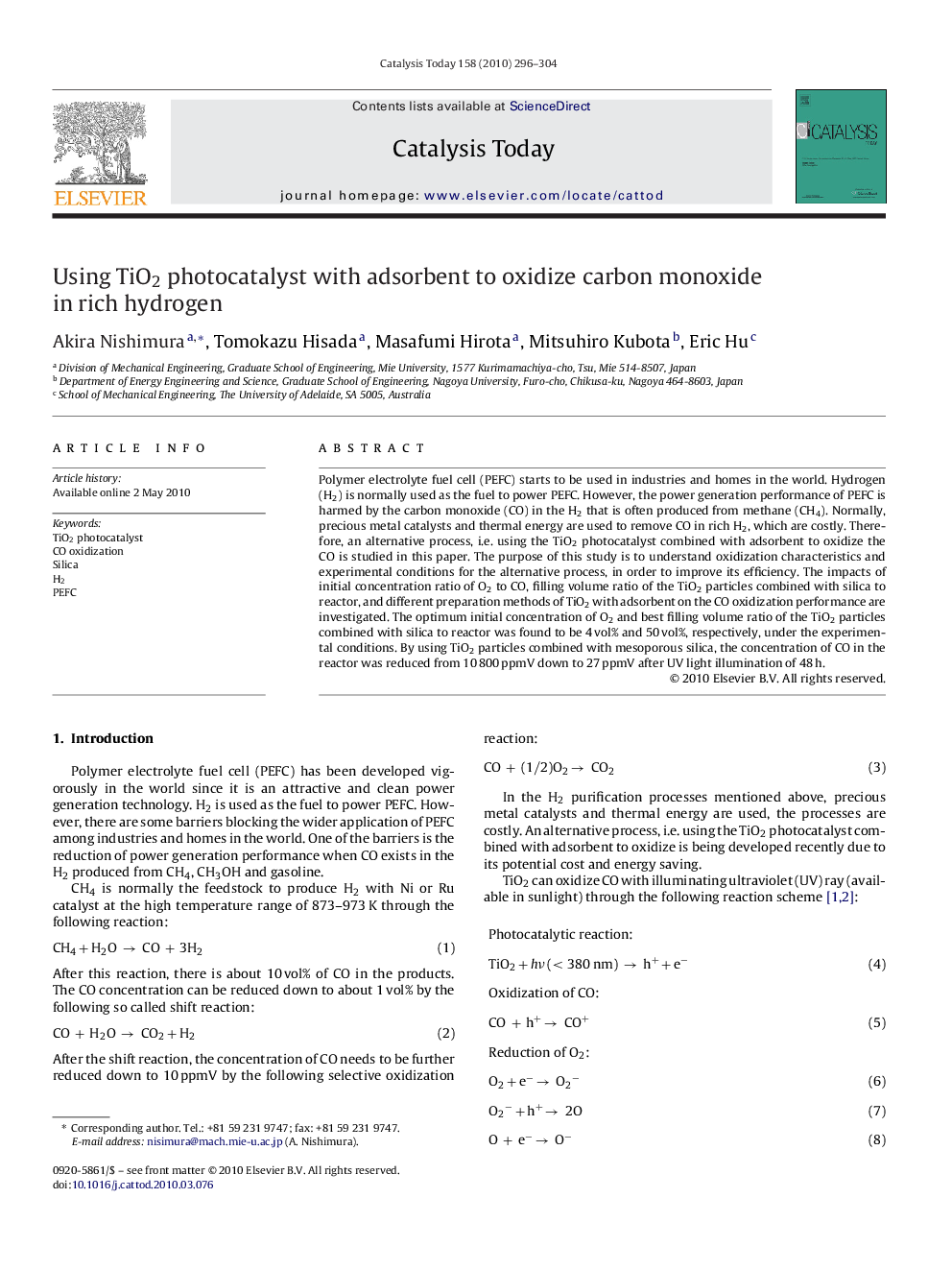 Using TiO2 photocatalyst with adsorbent to oxidize carbon monoxide in rich hydrogen