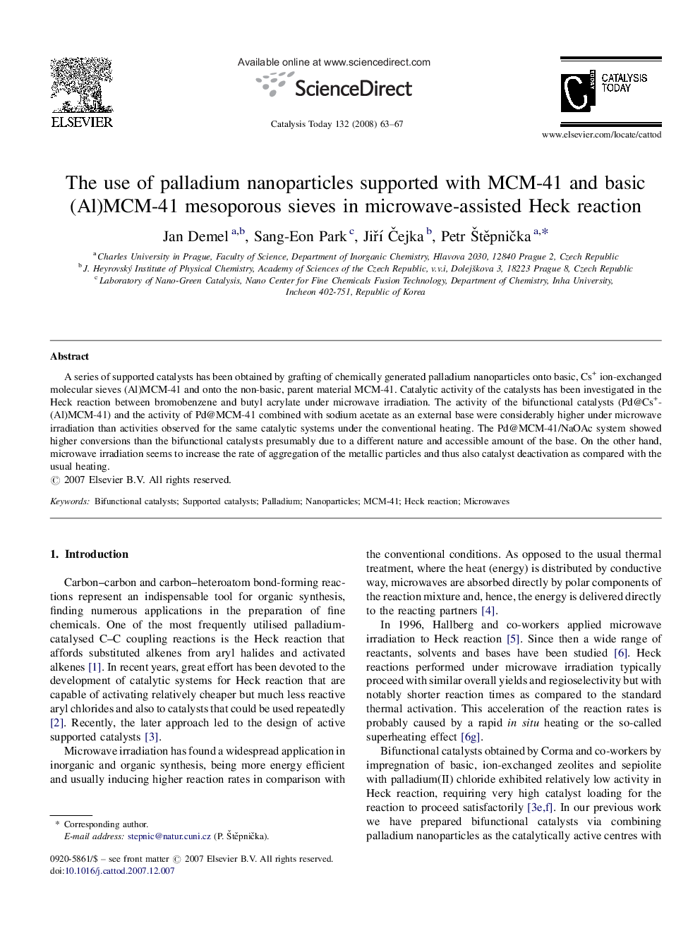 The use of palladium nanoparticles supported with MCM-41 and basic (Al)MCM-41 mesoporous sieves in microwave-assisted Heck reaction