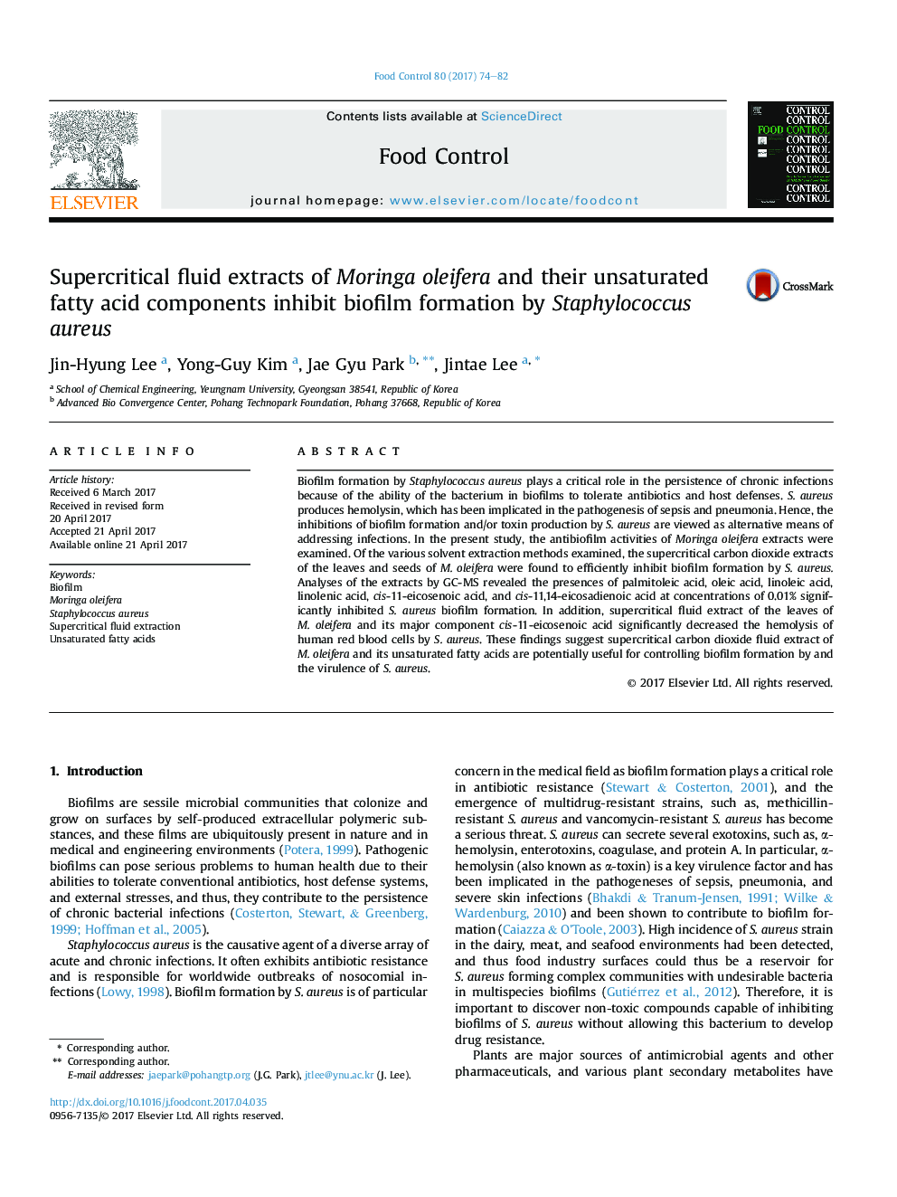 Supercritical fluid extracts of Moringa oleifera and their unsaturated fatty acid components inhibit biofilm formation by Staphylococcus aureus