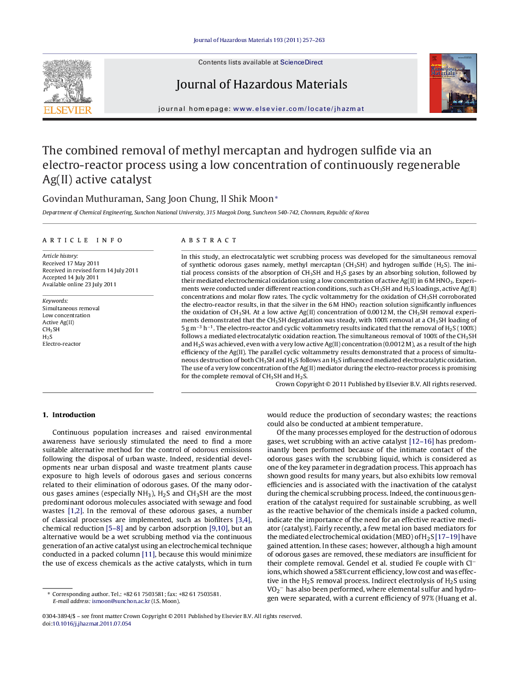 The combined removal of methyl mercaptan and hydrogen sulfide via an electro-reactor process using a low concentration of continuously regenerable Ag(II) active catalyst