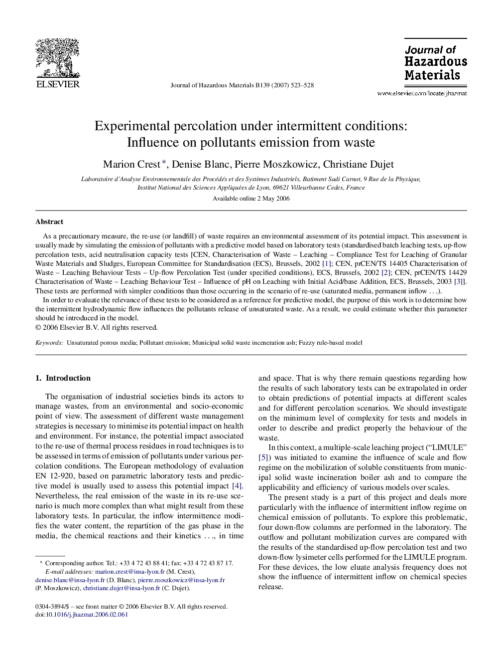 Experimental percolation under intermittent conditions: Influence on pollutants emission from waste