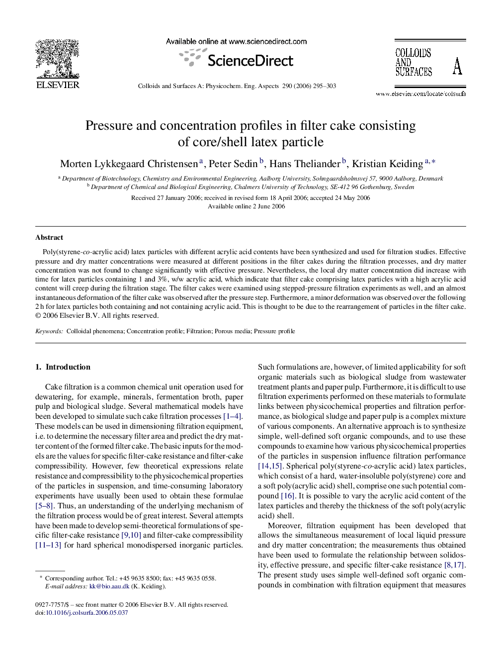 Pressure and concentration profiles in filter cake consisting of core/shell latex particle