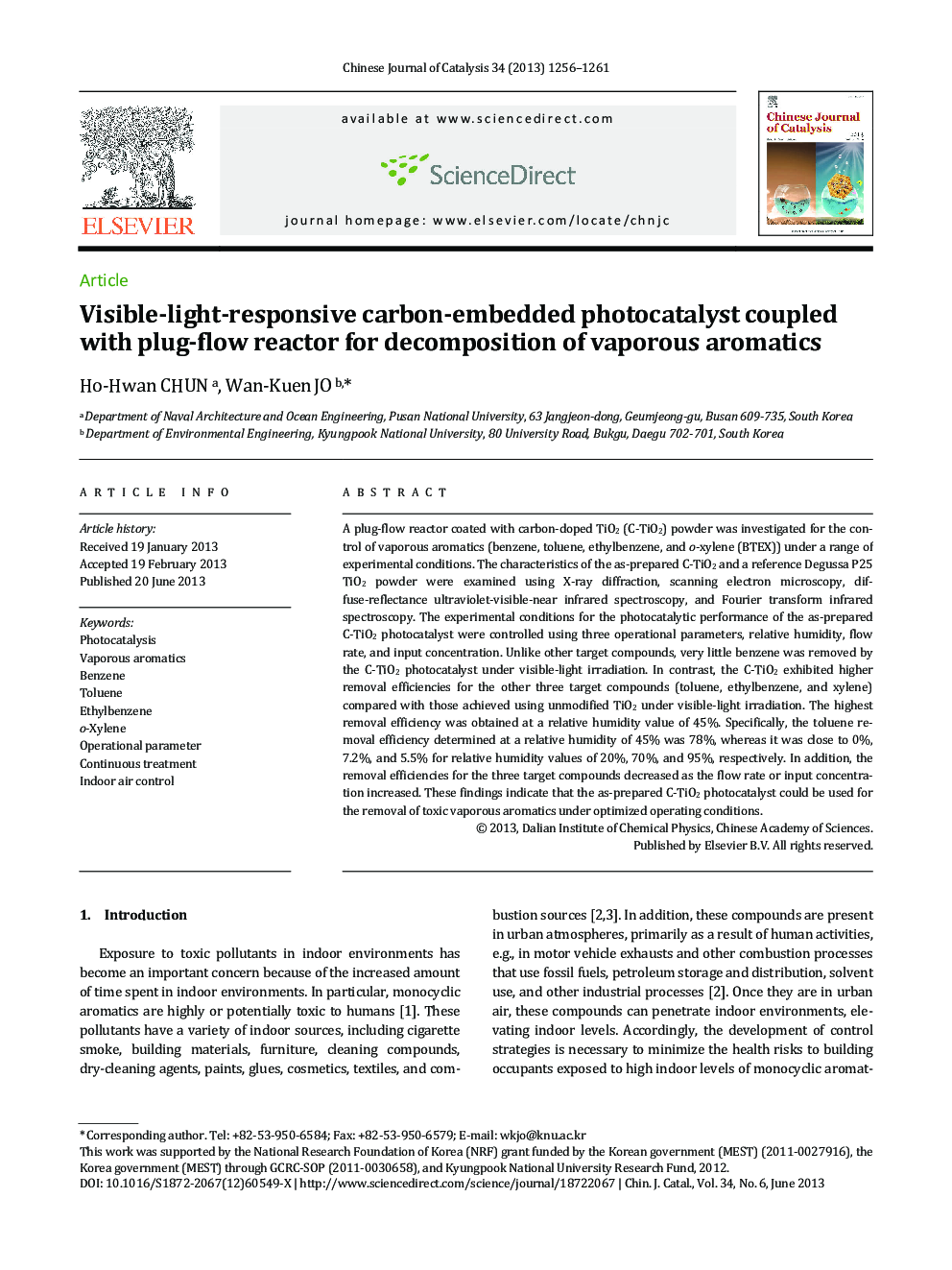 Visible-light-responsive carbon-embedded photocatalyst coupled with plug-flow reactor for decomposition of vaporous aromatics 