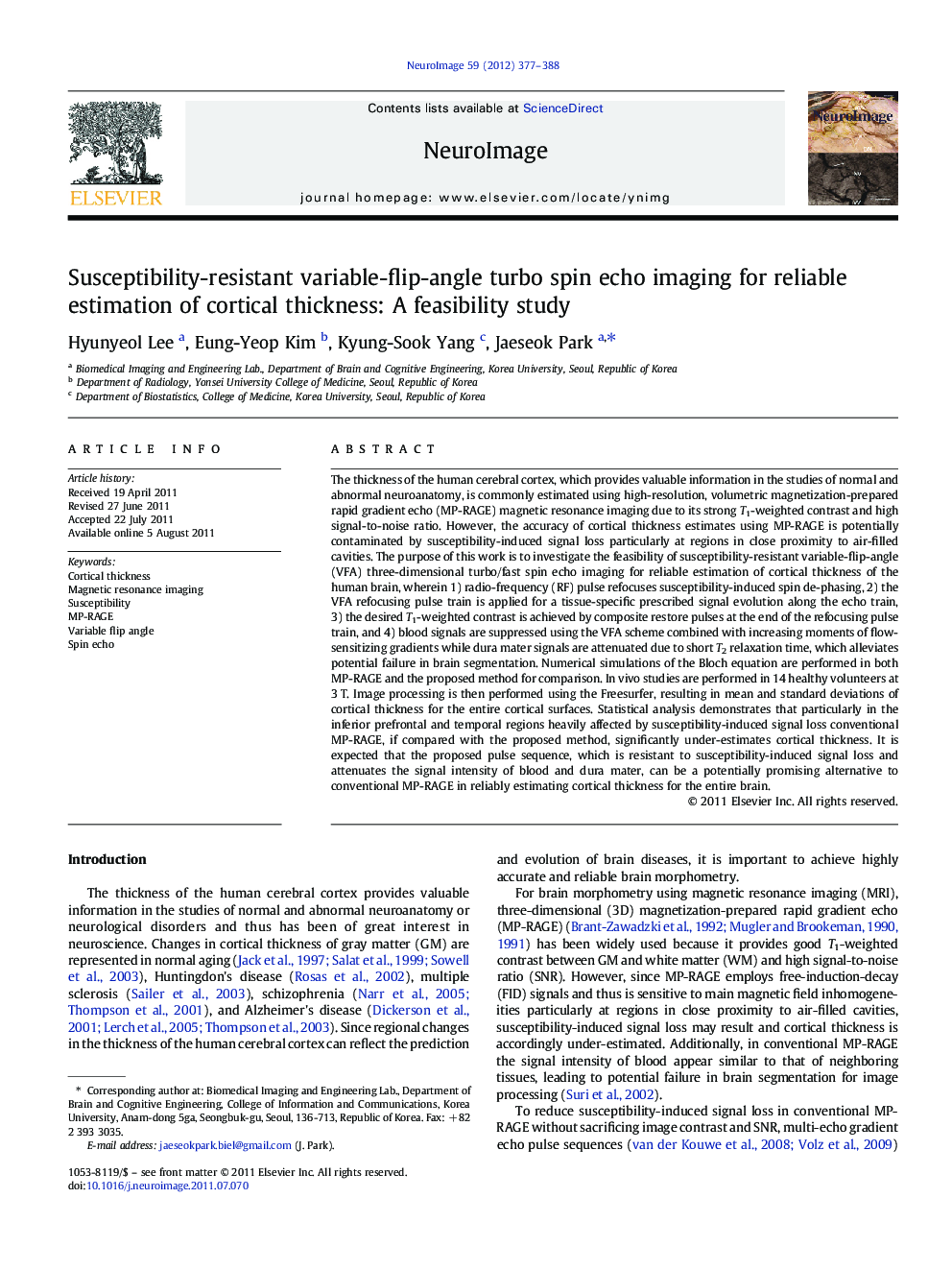 Susceptibility-resistant variable-flip-angle turbo spin echo imaging for reliable estimation of cortical thickness: A feasibility study