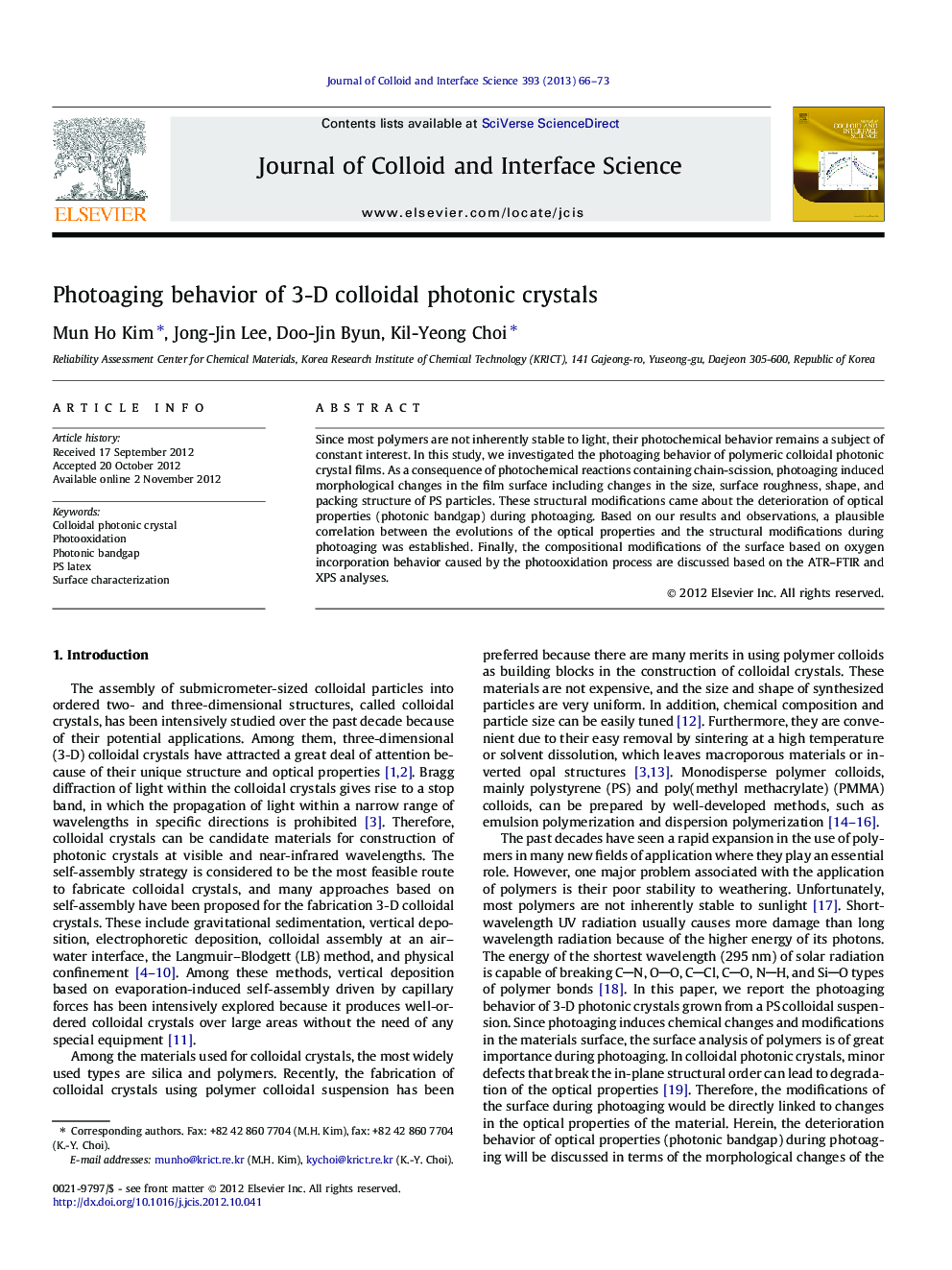 Photoaging behavior of 3-D colloidal photonic crystals