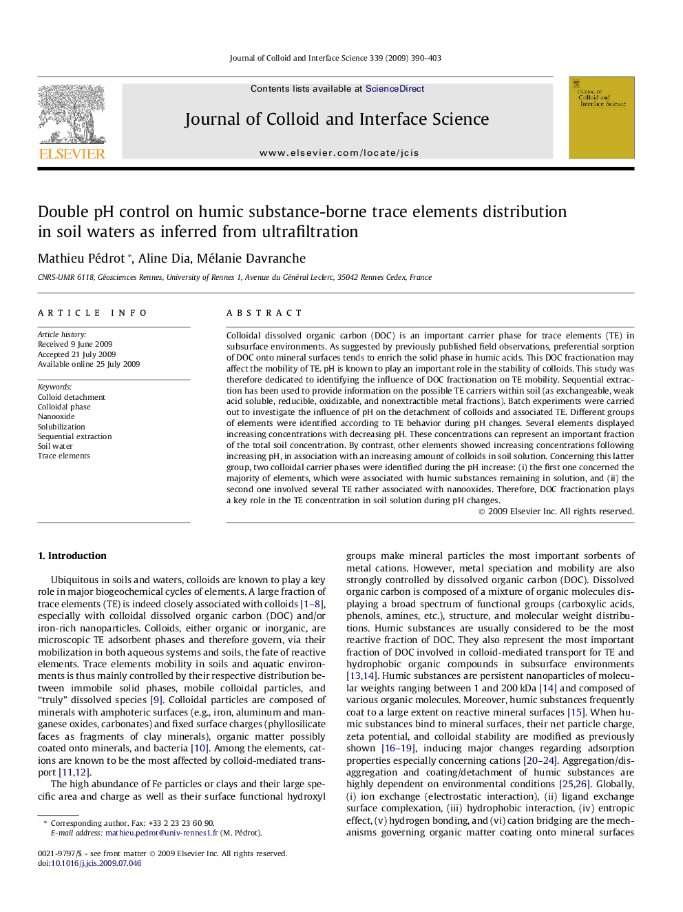 Double pH control on humic substance-borne trace elements distribution in soil waters as inferred from ultrafiltration