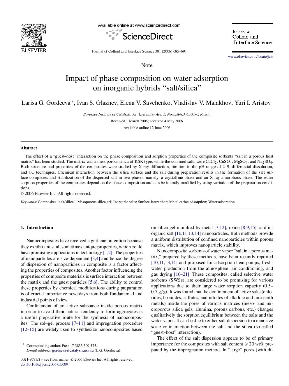 Impact of phase composition on water adsorption on inorganic hybrids “salt/silica”