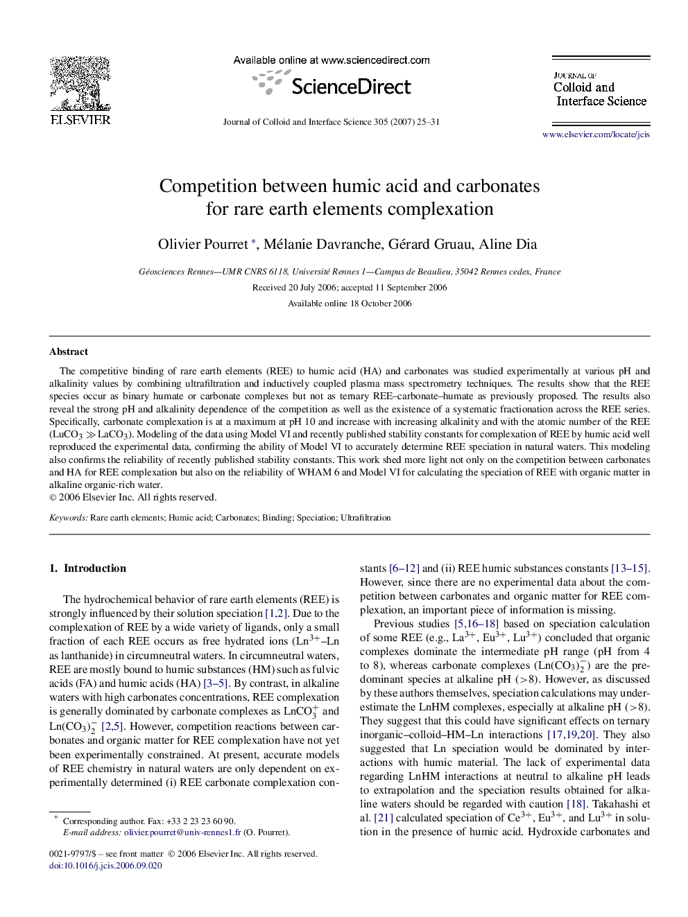 Competition between humic acid and carbonates for rare earth elements complexation