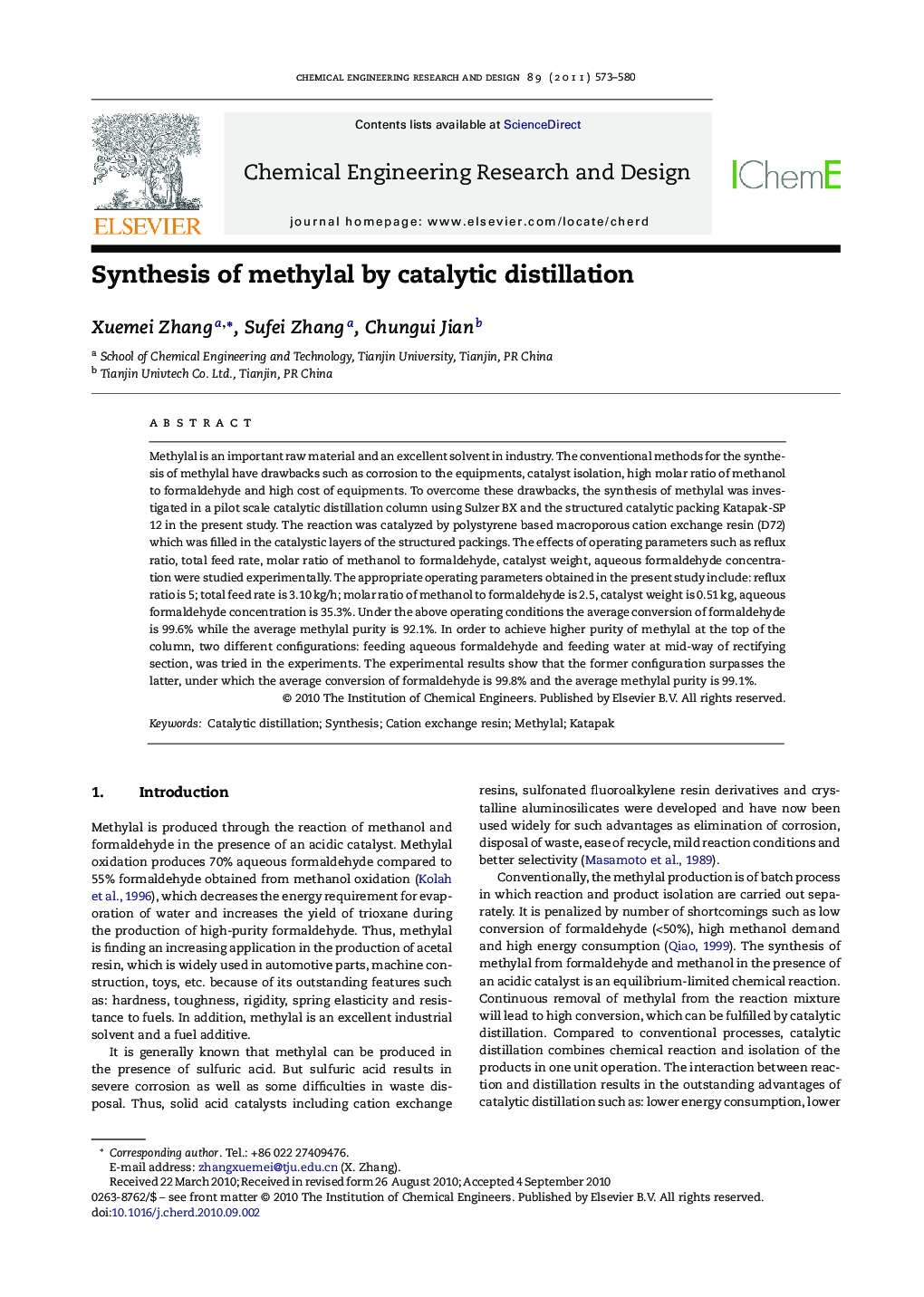 Synthesis of methylal by catalytic distillation