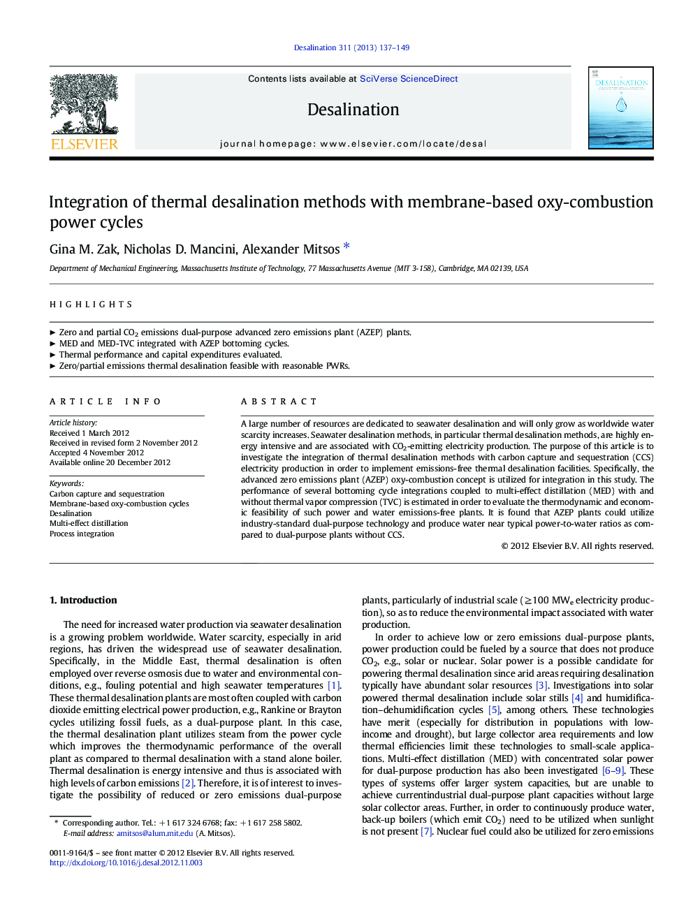 Integration of thermal desalination methods with membrane-based oxy-combustion power cycles