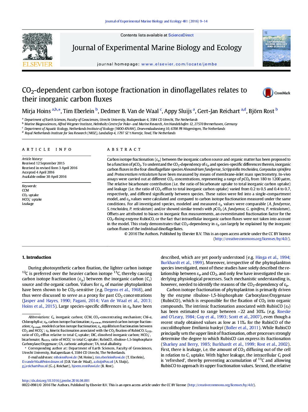 CO2-dependent carbon isotope fractionation in dinoflagellates relates to their inorganic carbon fluxes