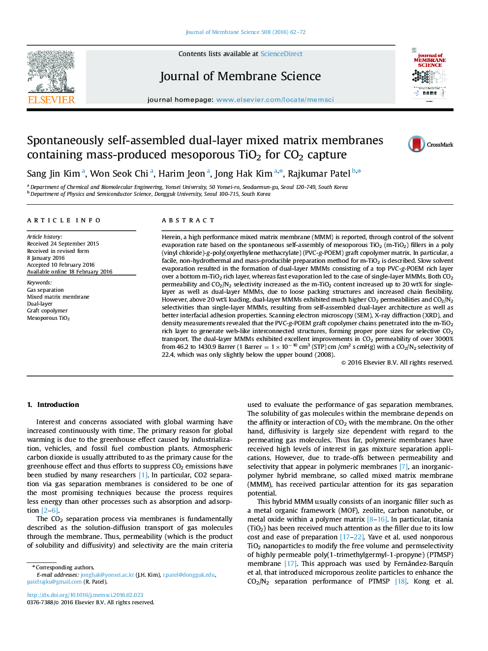 عکس صفحه اول مقاله: Spontaneously self-assembled dual-layer mixed matrix membranes containing mass-produced mesoporous TiO2 for CO2 capture Spontaneously self-assembled dual-layer mixed matrix membranes containing mass-produced mesoporous TiO2 for CO2 capture