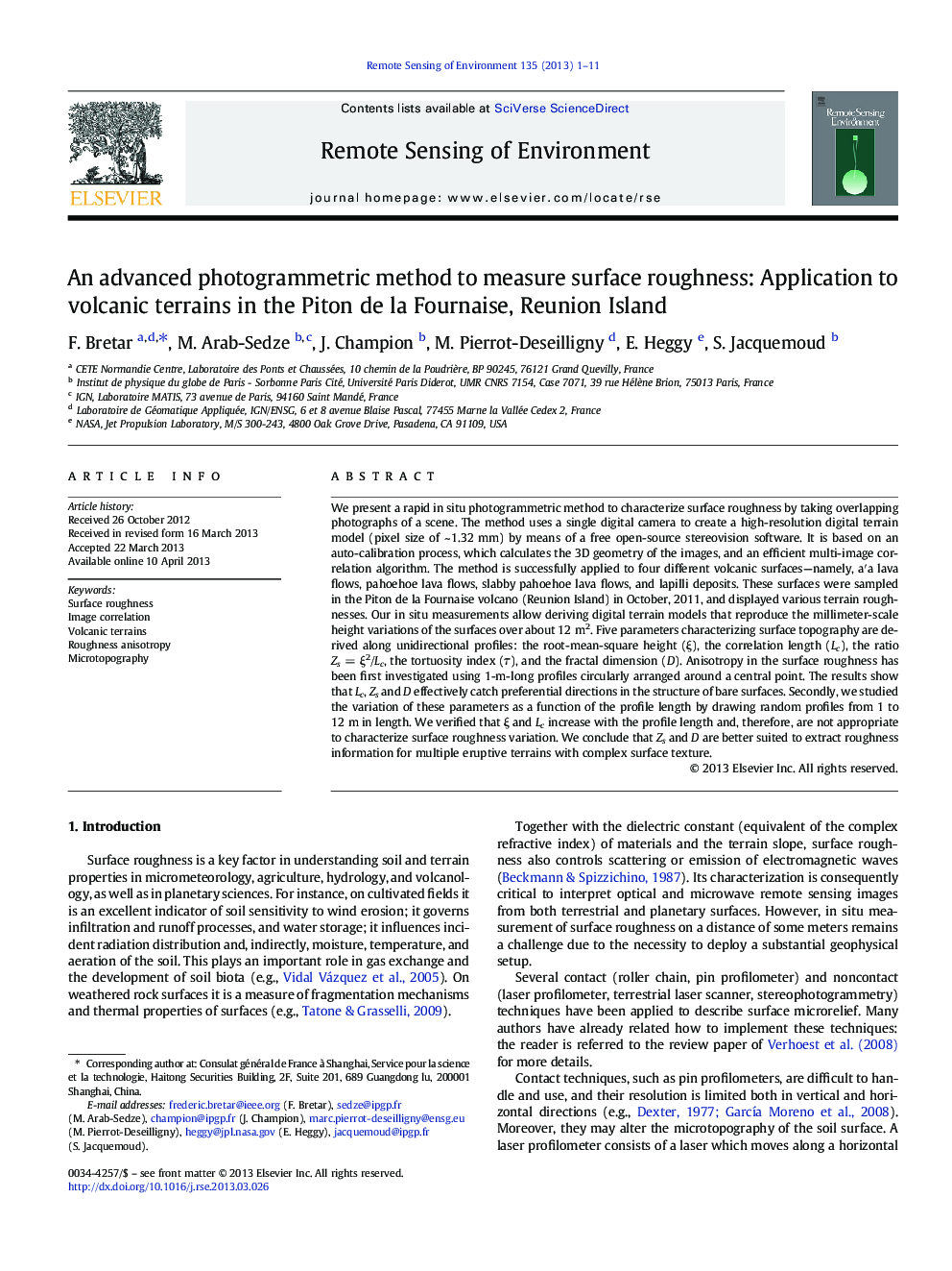 An advanced photogrammetric method to measure surface roughness: Application to volcanic terrains in the Piton de la Fournaise, Reunion Island