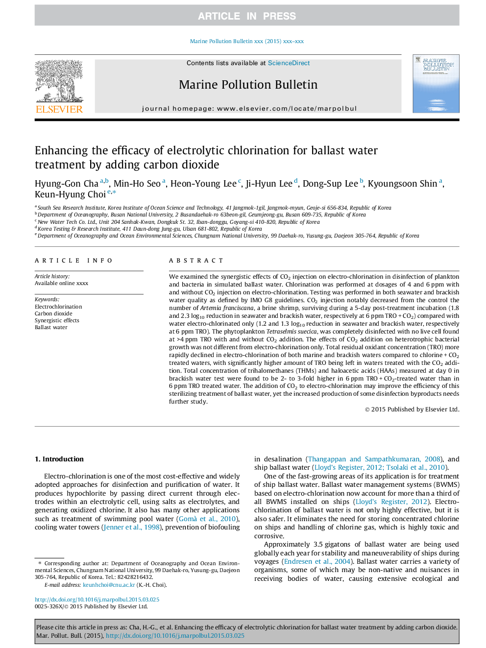 Enhancing the efficacy of electrolytic chlorination for ballast water treatment by adding carbon dioxide