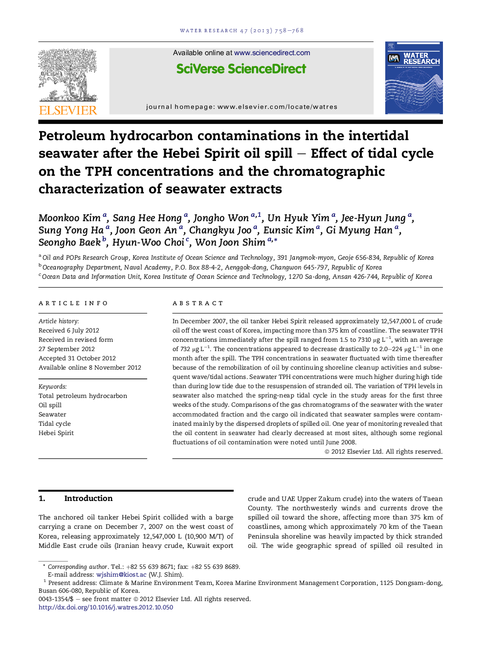 Petroleum hydrocarbon contaminations in the intertidal seawater after the Hebei Spirit oil spill - Effect of tidal cycle on the TPH concentrations and the chromatographic characterization of seawater extracts