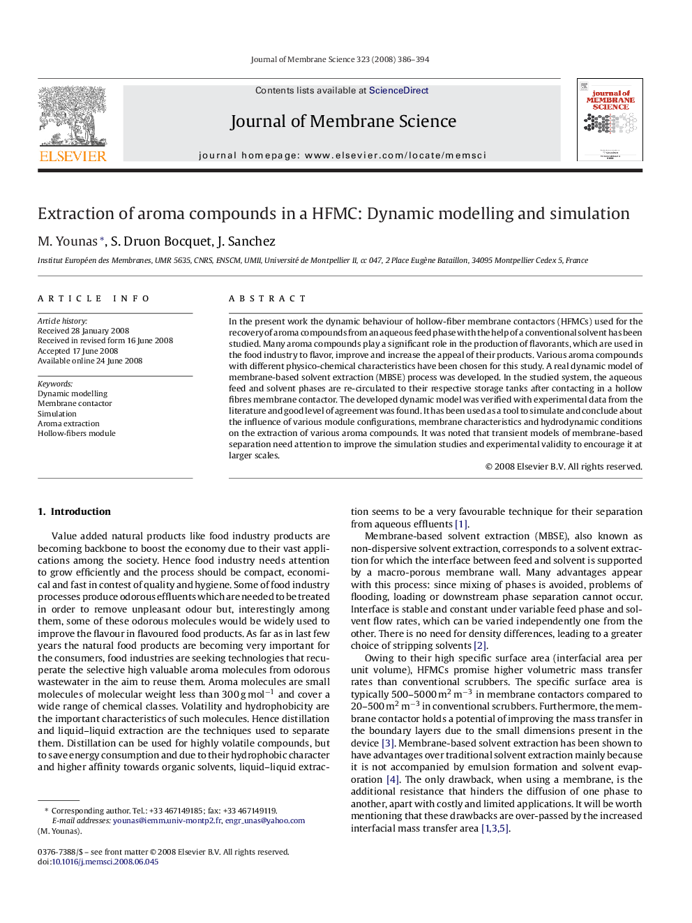 Extraction of aroma compounds in a HFMC: Dynamic modelling and simulation