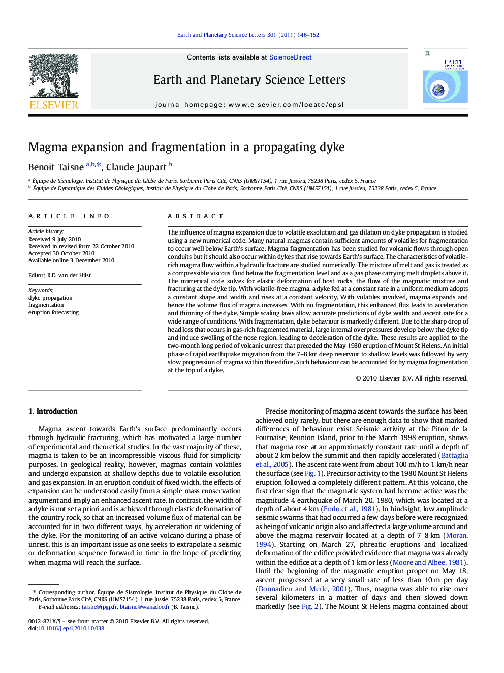 Magma expansion and fragmentation in a propagating dyke